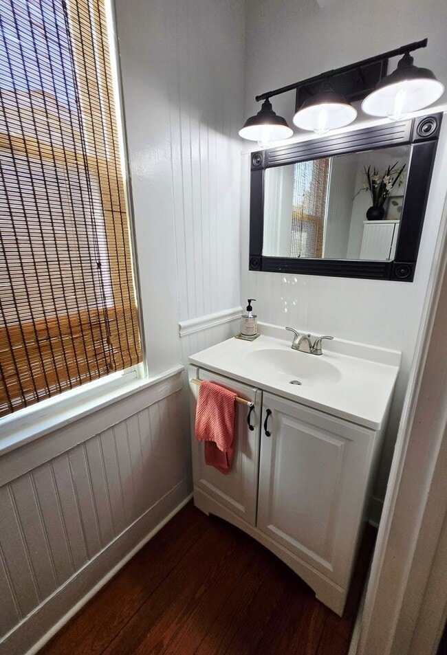 Building Photo - Beautiful Bungalow In the Twin Beaches