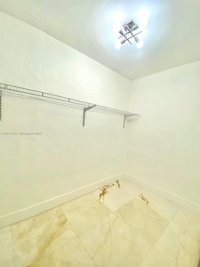 Building Photo - 10901 N Kendall Dr