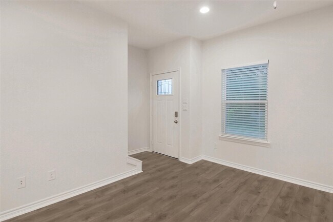 Building Photo - 16980 W Ivanhoe St