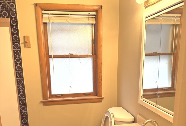 Building Photo - 11706 S Artesian Ave