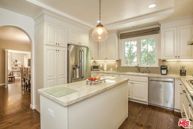 Building Photo - 1332 Comstock Ave