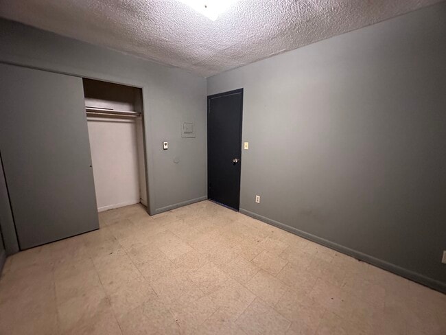 Building Photo - 30-103 Illinois-