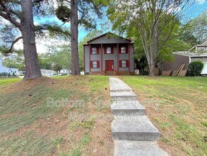 Building Photo - 5301 Rolling Oak Ln
