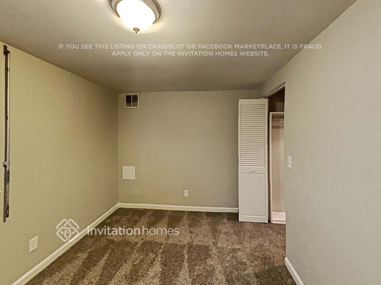 Building Photo - 5940 S Oak Way