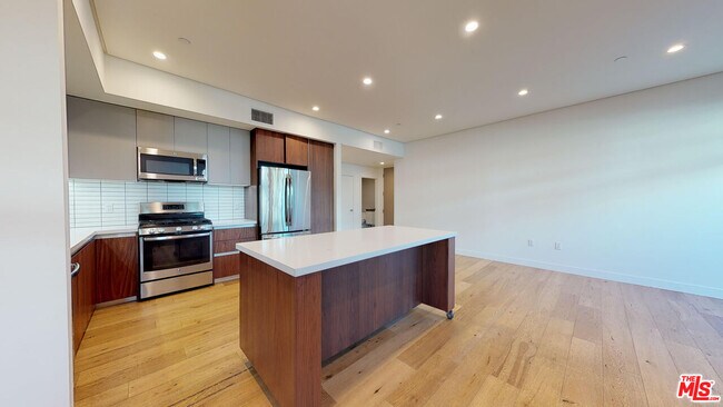 Building Photo - 938 Orange Grove Ave