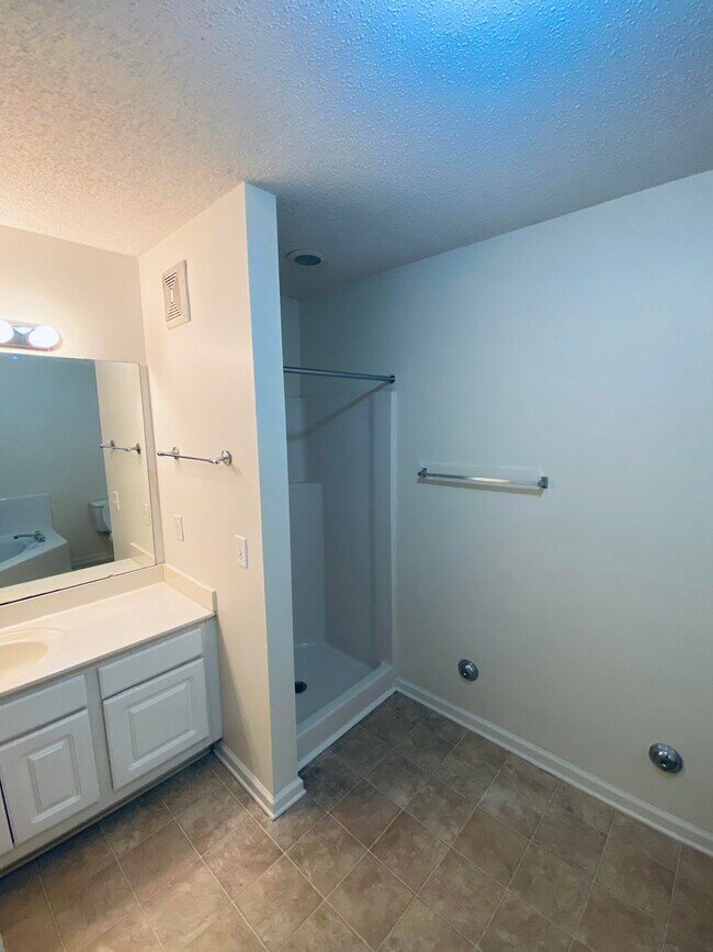 Building Photo - 2810 Mulberry Ln