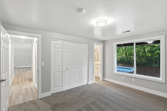 Building Photo - Beautifully Remodeled One Level 3 Bedroom,...