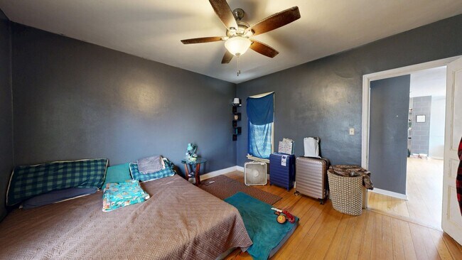 Building Photo - 2 bedroom - Main floor