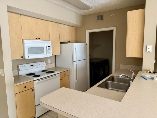 Building Photo - 5016 Lantana Rd