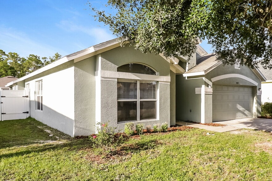 Building Photo - 9912 Riverchase Dr