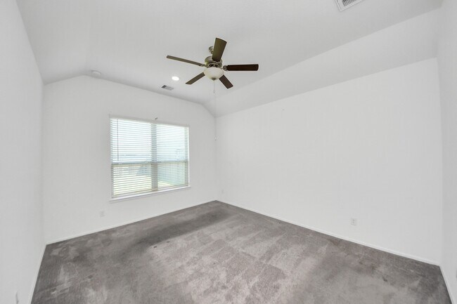 Building Photo - 24063 Hawthorn Lks Dr