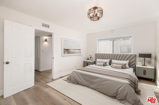 Building Photo - 1339 N Columbus Ave