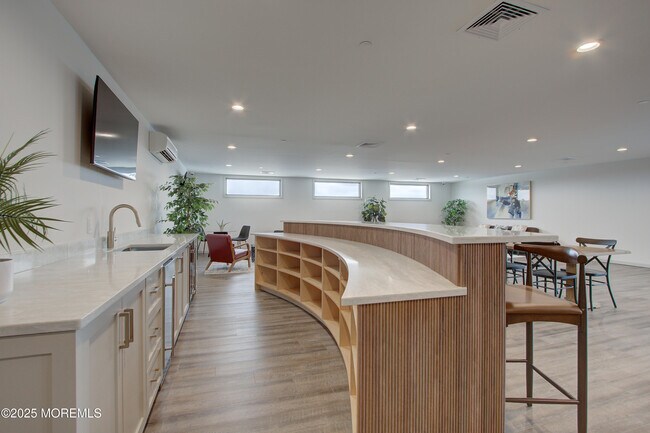 Building Photo - 258 Morris Ave