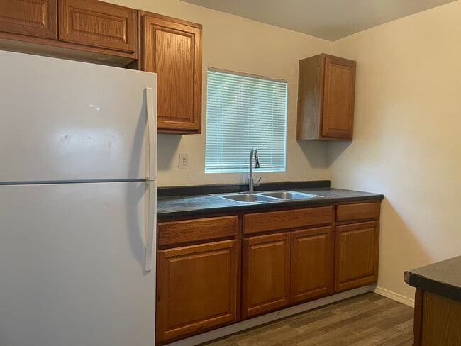 Building Photo - Cute and updated 3 bedroom 1 bathroom home...