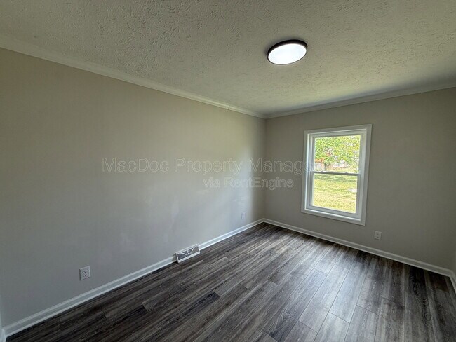 Building Photo - 10504 Benchmark Rd