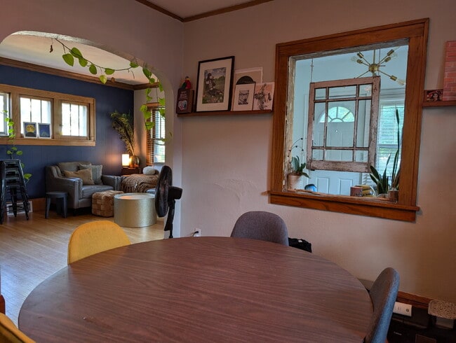 Building Photo - Charming 3BR in Victory Memorial with Fenced Yard & Garage