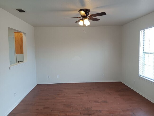 Building Photo - 914 McDaniel Cir