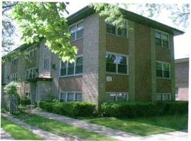 Building Photo - 4114 N Kedvale Ave