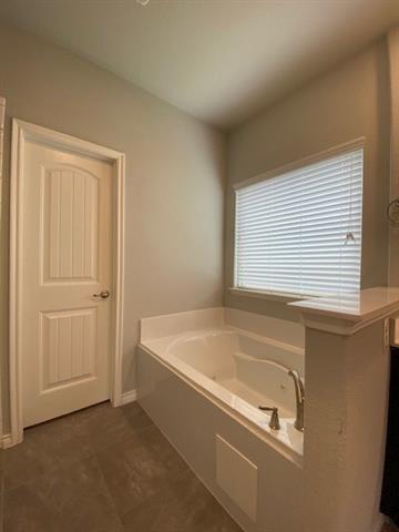 Building Photo - 913 Dickens Dr