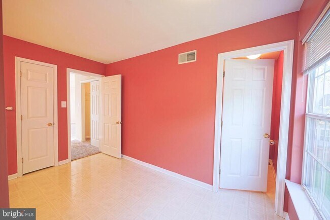 Building Photo - 106 Europa Blvd