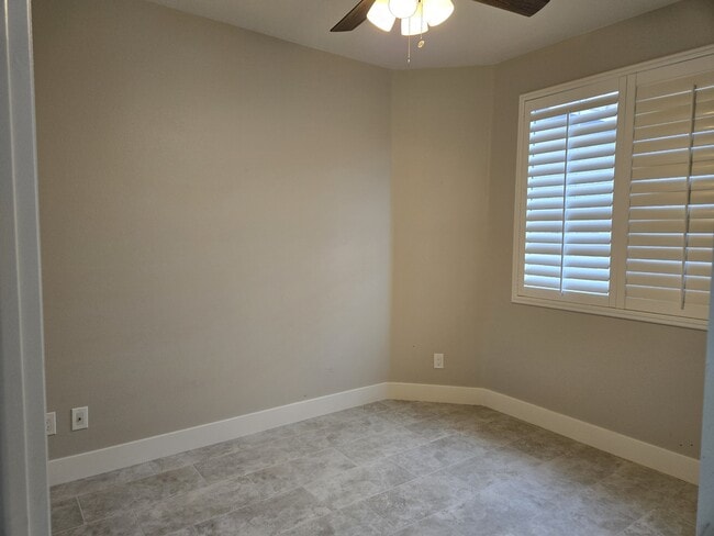 Building Photo - 993 White Glacier Ave