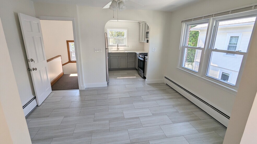 Building Photo - 852 Smith St