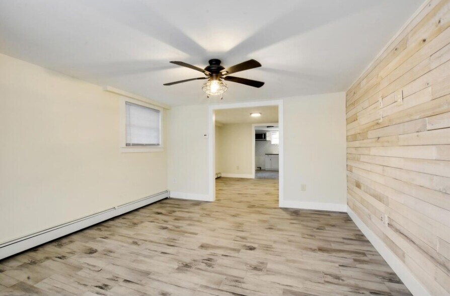 Living - 728 Golden Ave