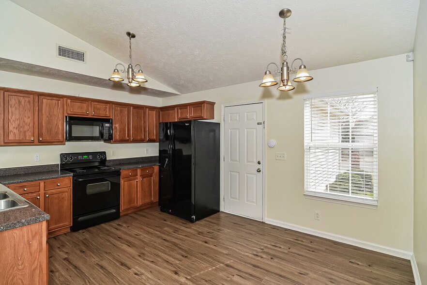 Building Photo - 3128 Sherborne Ct