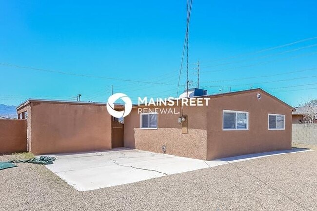 Building Photo - 4 Bedroom Pet-Friendly Home in North Las Vegas, NV with Main Street Renewal