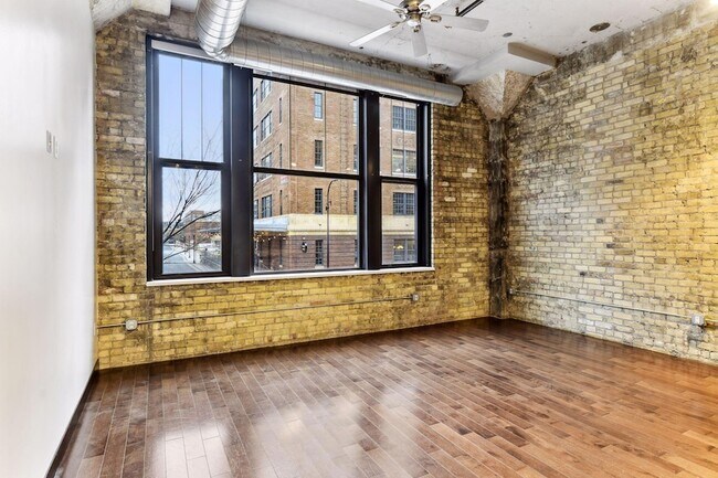 Building Photo - 618 N Washington Ave