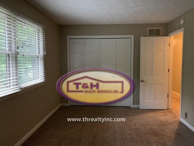 Building Photo - Spacious Home in Perry Township!