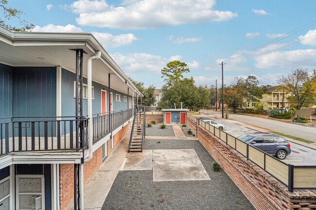 Building Photo - 2807 Beauchamp St