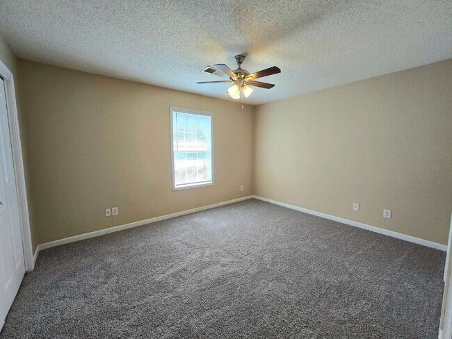 Building Photo - 541B PATRIOT PARK CT, CLARKSVILLE, TN 37042