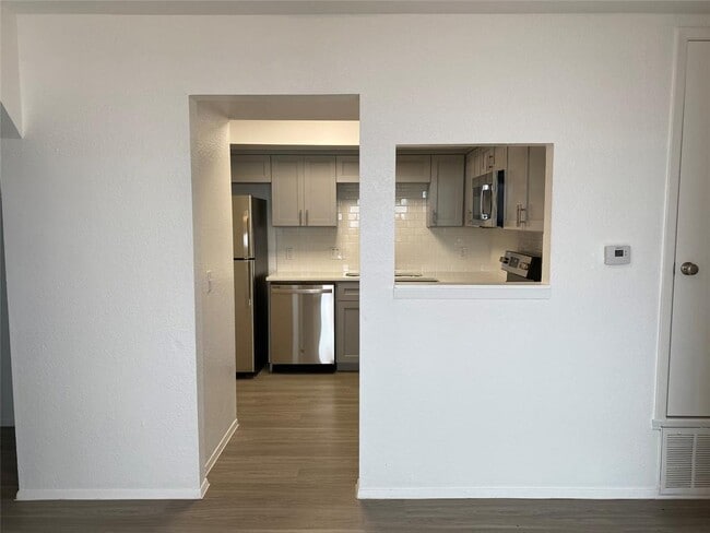 Building Photo - 9511 Aberdeen Way