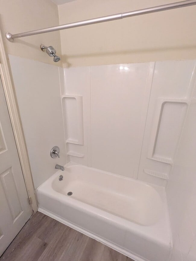 Building Photo - 2 Bedroom 2 Bathroom Condo Apartment (Squirrel Hill North)