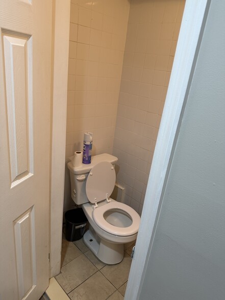 Building Photo - 805 E 52nd St