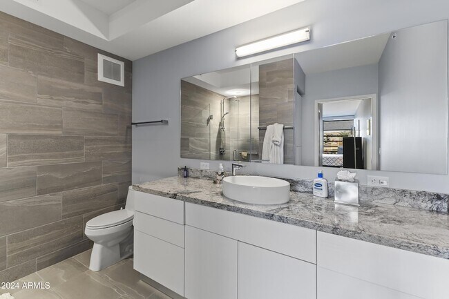 Building Photo - 7180 E Kierland Blvd