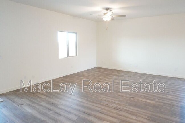 Building Photo - 680 N Crowned Dove Trail