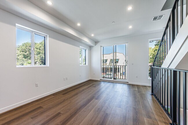 Building Photo - 5508 Barton Ave