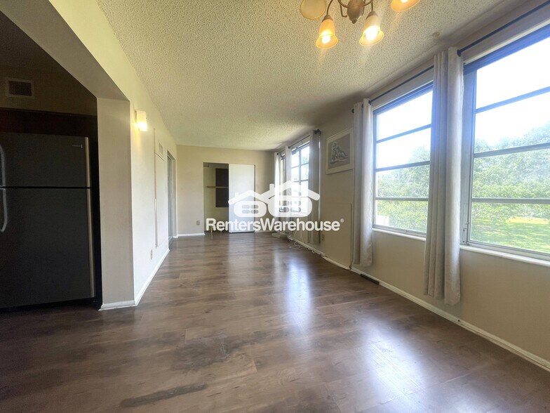 Building Photo - 2402 Ecuadorian Way