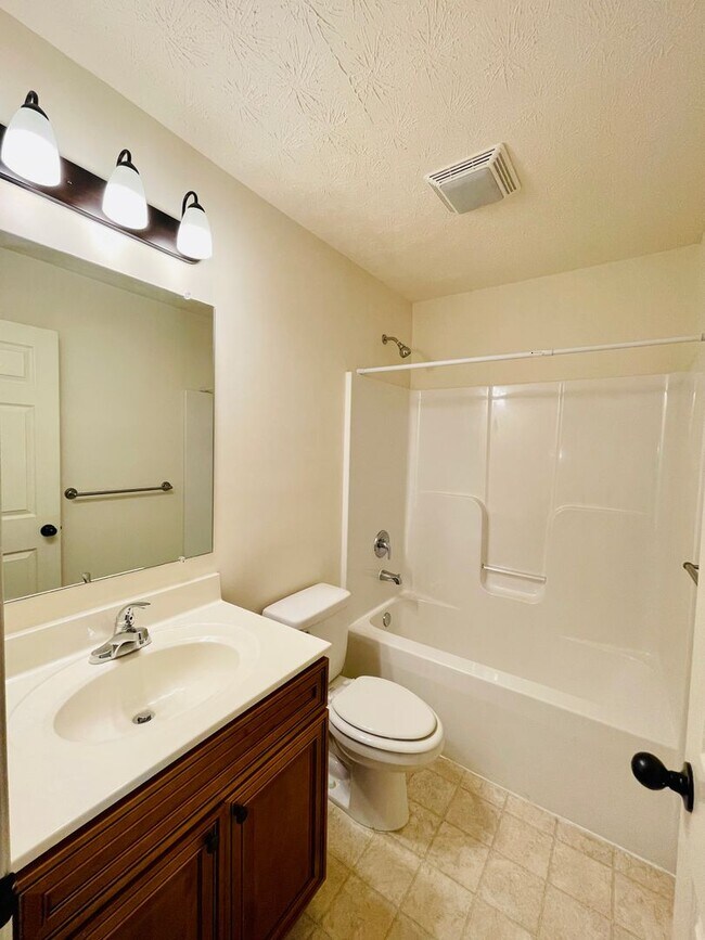 Building Photo - 1023 Wellington Dr