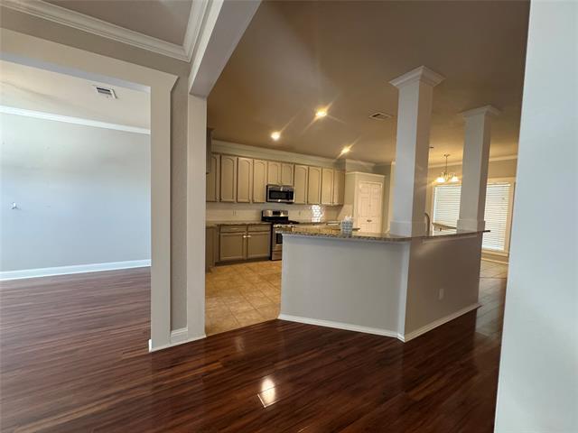 Building Photo - 6227 Meadowcrest Ln