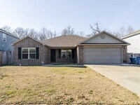 Building Photo - 904 SW Green World St