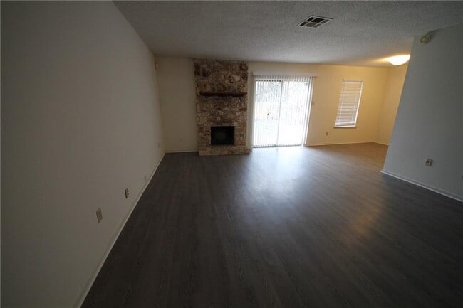 Building Photo - 3206 Spaniel Dr