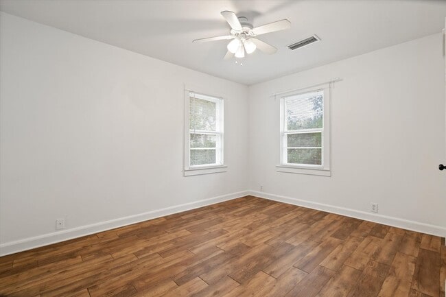 Building Photo - Charming Cottage-Style Home in the Heart of Fairhope, Alabama