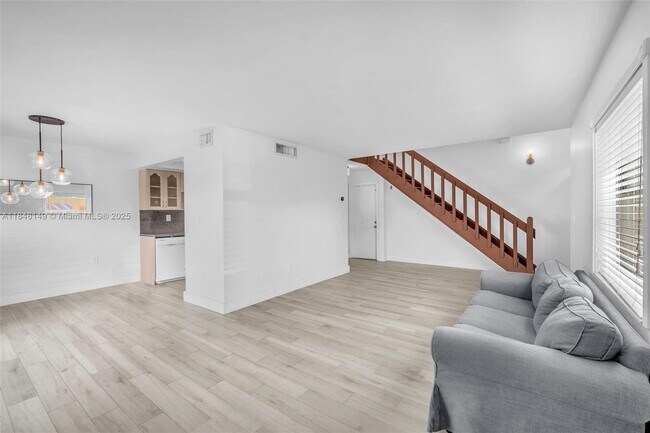 Building Photo - 10611 SW 113th Pl