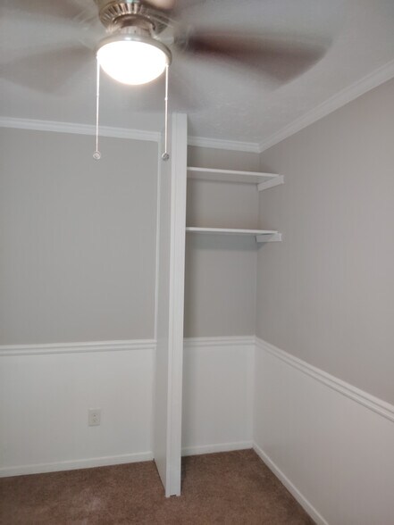 Building Photo - Room in Townhome on Mountain Springs Cir