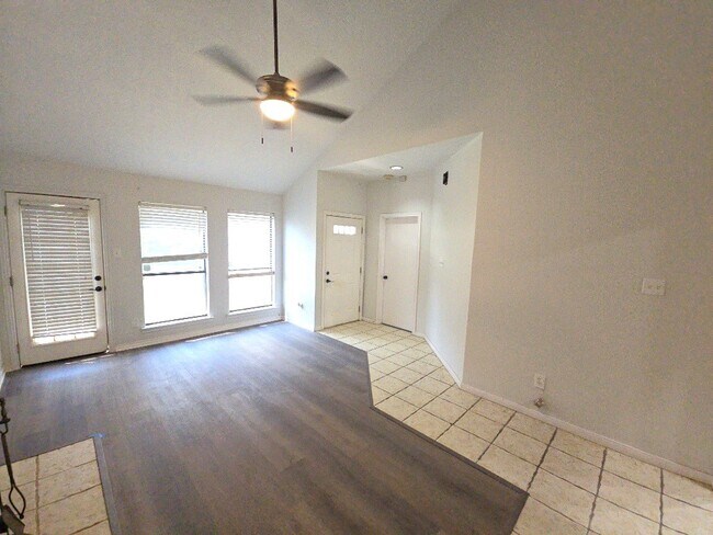 Building Photo - 8718 Roaring Point Dr