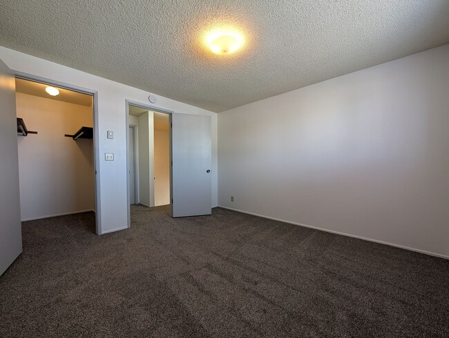 Building Photo - Great 2 bed/1.5 bath townhome in Springfield