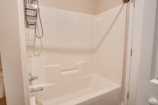 Building Photo - Adorable Updated 2BR Cottage-Style Townhom...